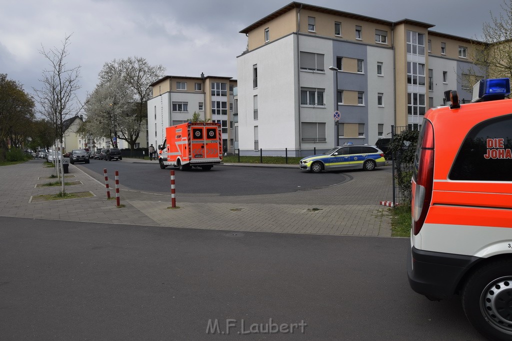 Einsatz BF Koeln in Koeln Buchheim Arnsbergerstr P45.JPG - Miklos Laubert